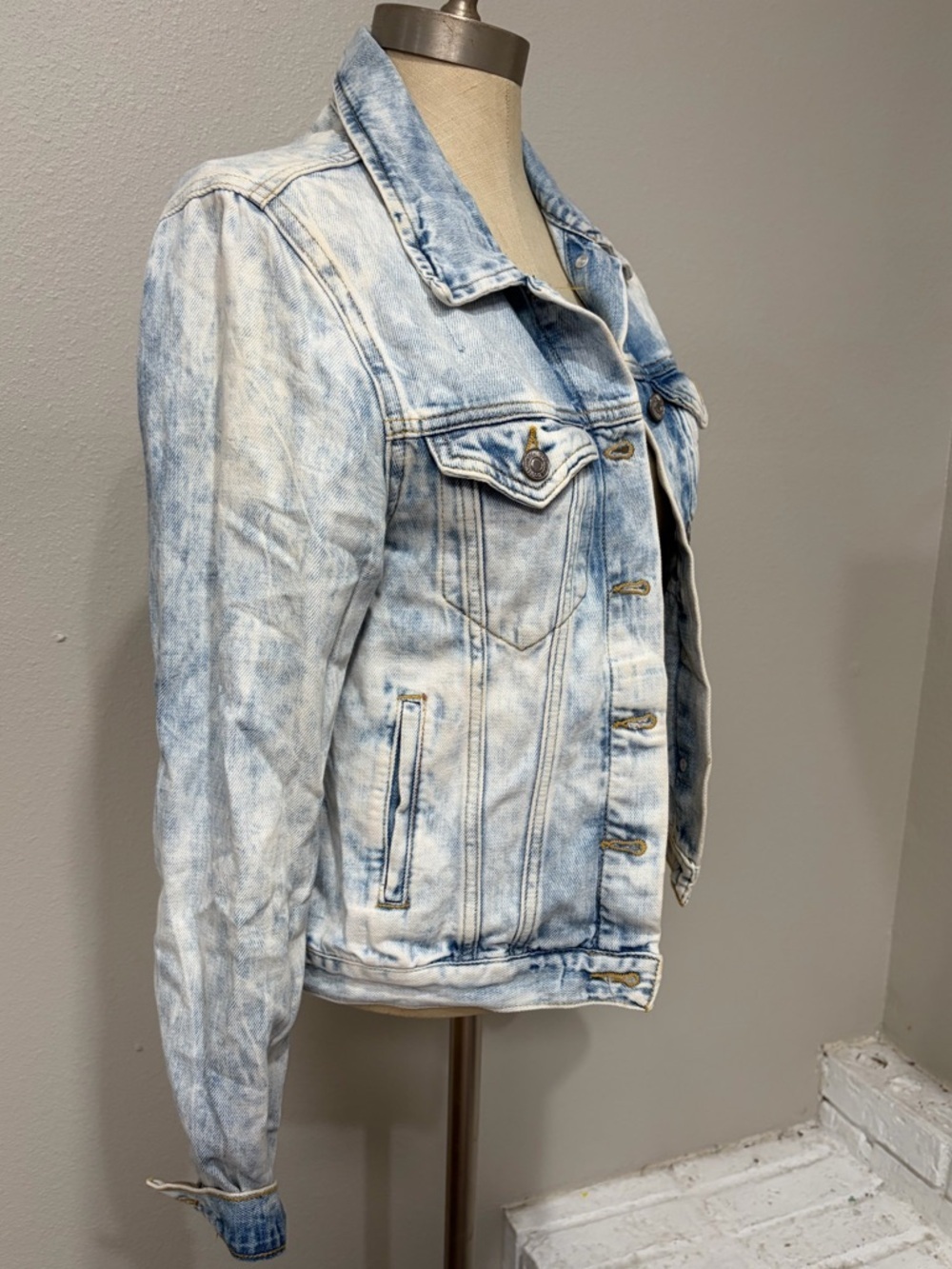 Forever 21 Light Wash Acid Denim Jacket - Blue - Picture 2 of 5